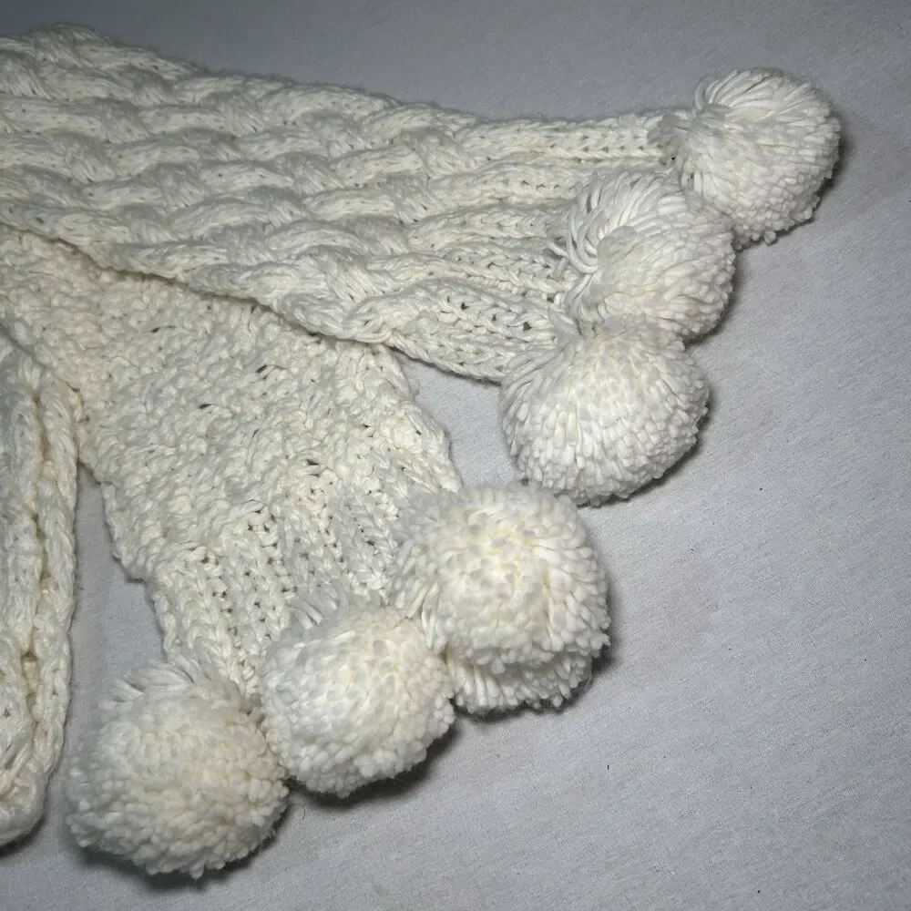 Woolrich cable-knit scarf classic cream color, decorative pom-poms